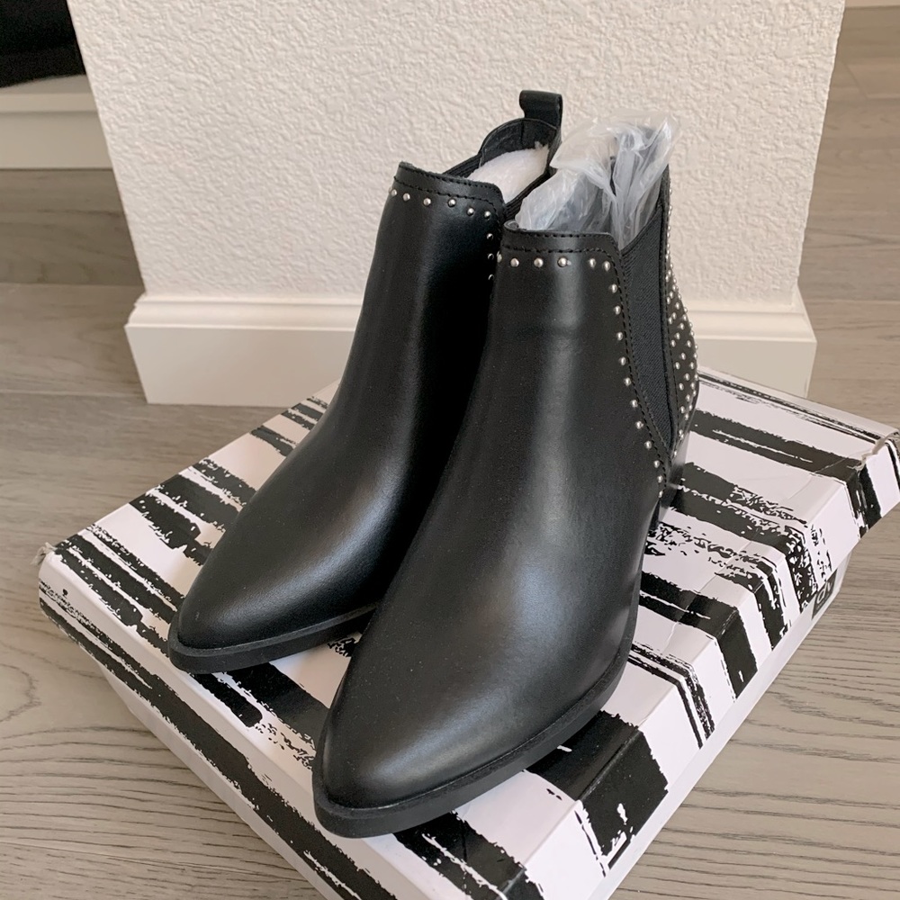 Ankle boots, Chelsea booties from DV Dolce Vita, Black, Size 7, New